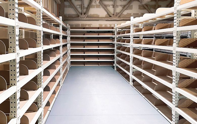 resindek-shelving-system-and-flooring-end-aisle